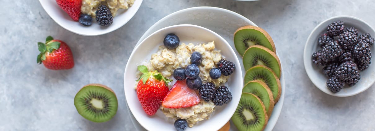 Protein Porridge, Früchte, Himbeere, Kiwi, Blaubeeren, Heidelbeeren, Erdbeeren